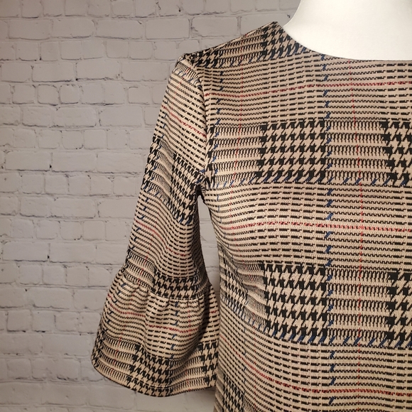 Plaid tan 3/4 sleeve shift dress. Mid thigh - Picture 2 of 11